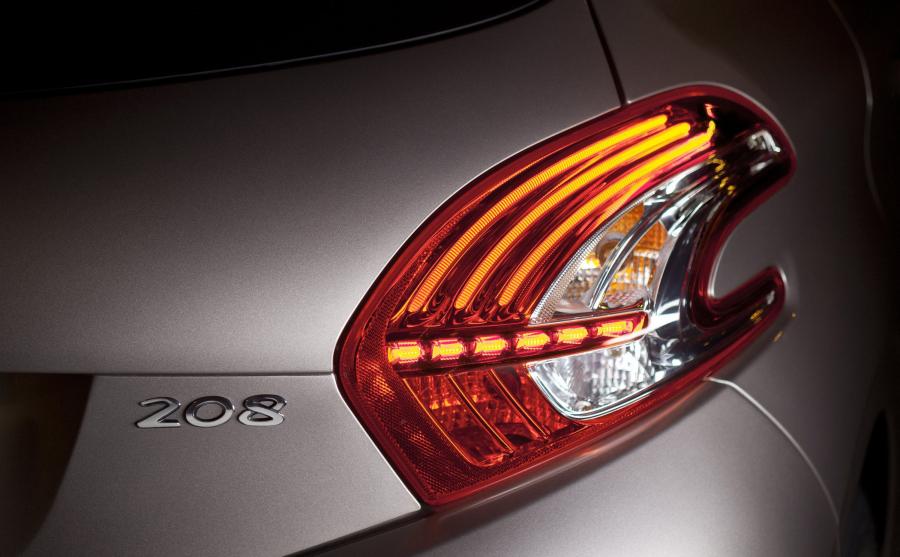  Peugeot 208 5-Door 2012 года  (фото 23 из 73)
